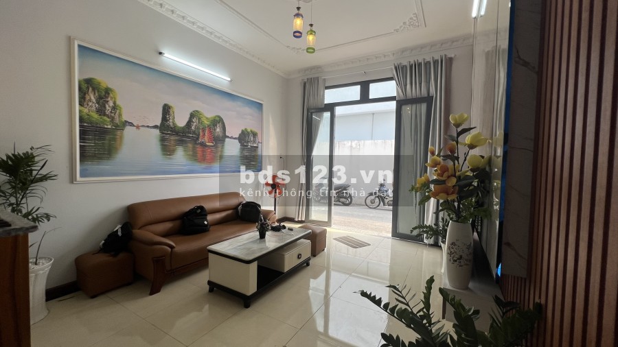 Bán nhà nguyên căn giá chỉ 1,2 tỷ, Cách chợ Bình Chánh 3km, còn bớt đường lớn, xe ra vào thoải mái