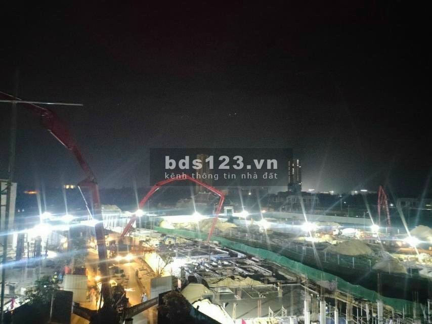 CC bán gấp lô đất cạnh sông cổ cò, sau lưng dãy biệt thự giá cực tốt, liên hệ 0704010497