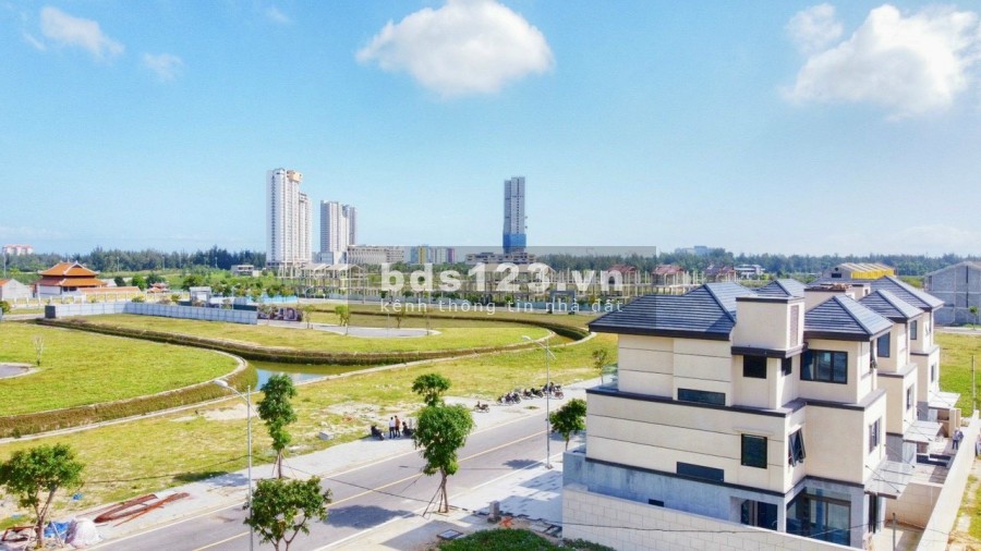 CC bán gấp lô đất cạnh sông cổ cò, sau lưng dãy biệt thự giá cực tốt, liên hệ 0704010497
