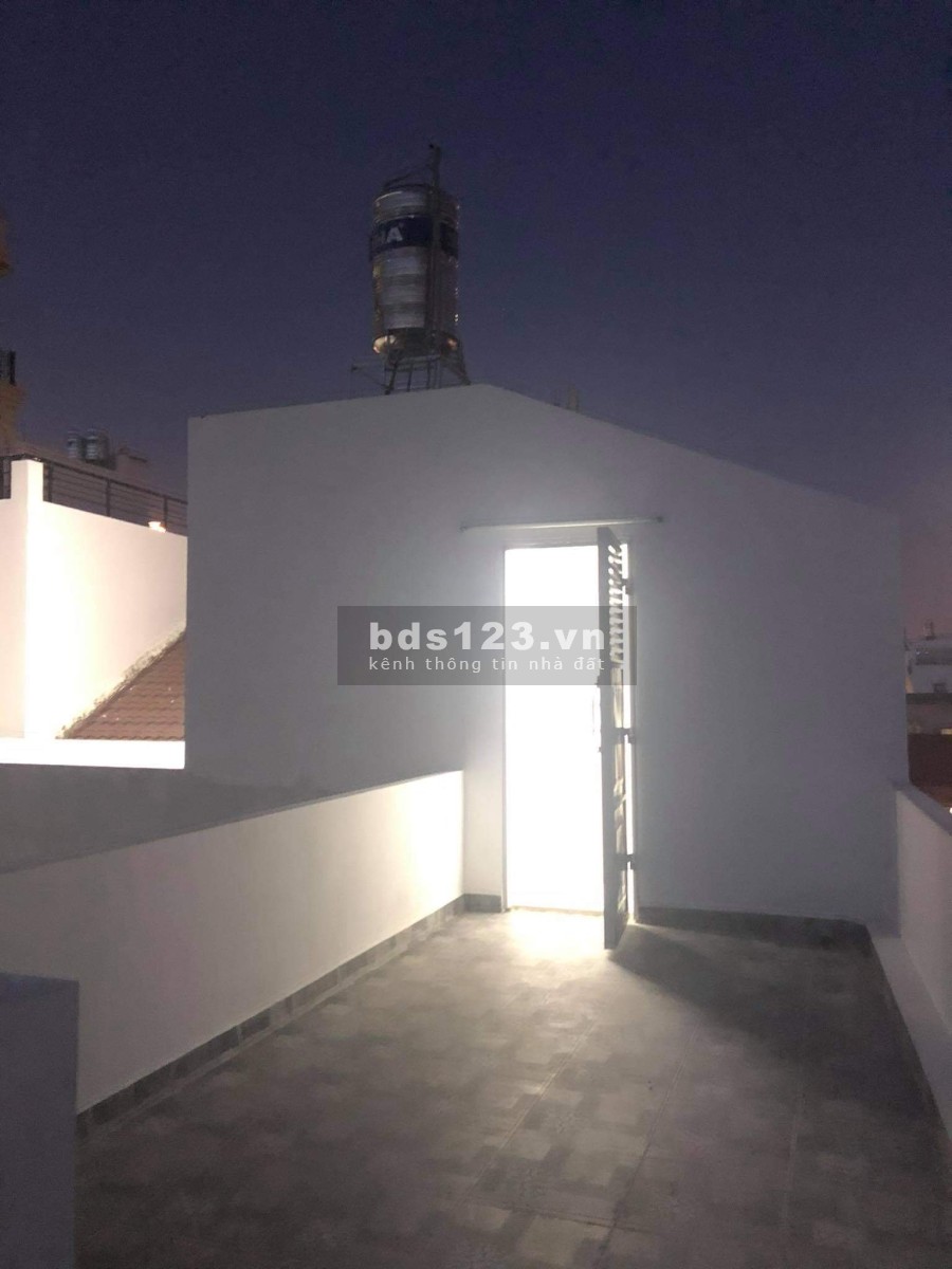 .Hot..Hot...Bán nhà hẻm lớn 42m2 đường Nhiêu Tứ,4 tầng,4PN chỉ 6,5 tỷ