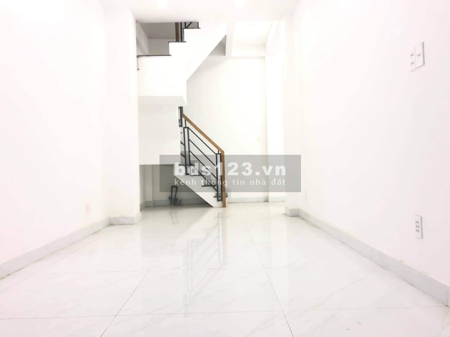 .Hot..Hot...Bán nhà hẻm lớn 42m2 đường Nhiêu Tứ,4 tầng,4PN chỉ 6,5 tỷ