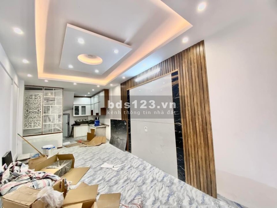 Bán nhà đẹp long lanh, xem là chốt ngay, khu vực đông dân cư, đúc 4 tầng thông thoáng