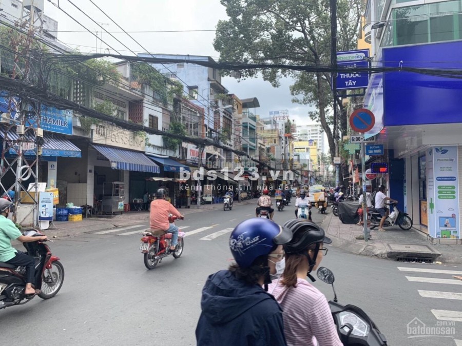 Chính chủ cho thuê mặt tiền Quận 10, ngã ba đông dân sầm uất giảm giá, vào sử dụng được ngay