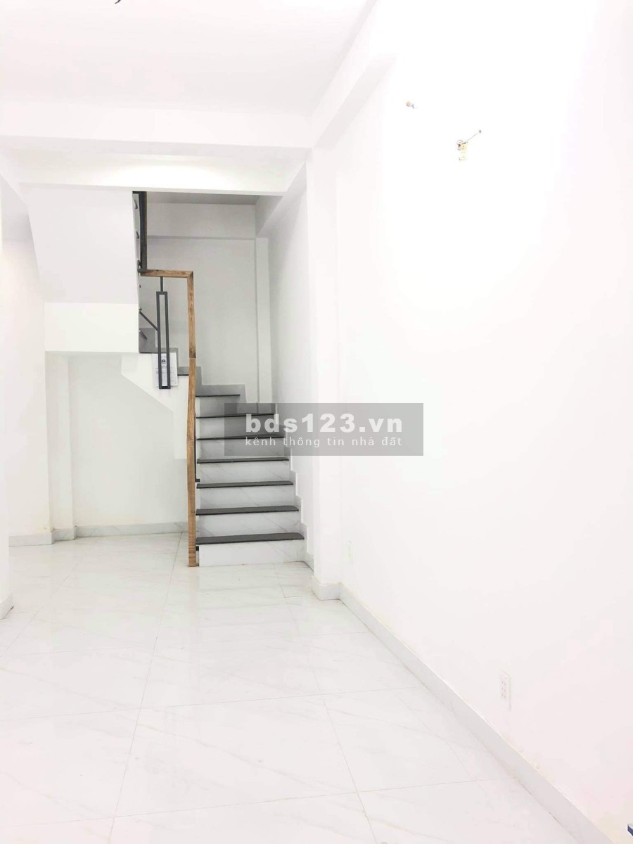.Hot..Hot...Bán nhà hẻm lớn 42m2 đường Nhiêu Tứ,4 tầng,4PN chỉ 6,5 tỷ