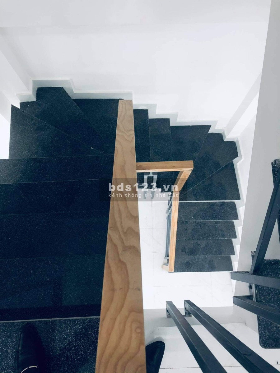.Hot..Hot...Bán nhà hẻm lớn 42m2 đường Nhiêu Tứ,4 tầng,4PN chỉ 6,5 tỷ