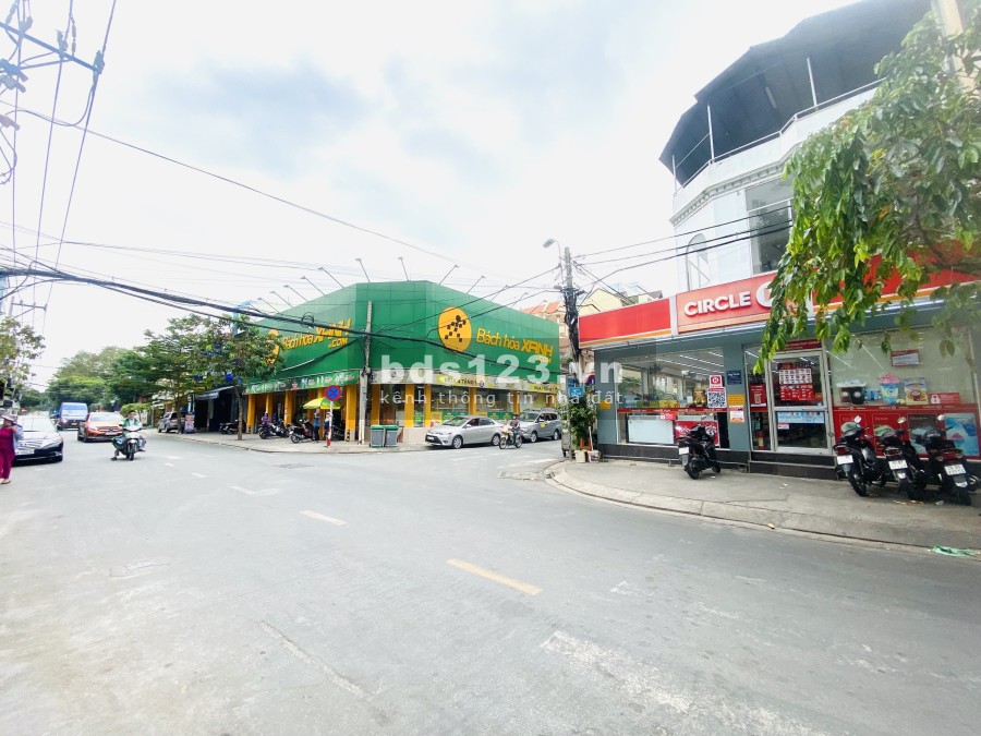 Phòng sân bay diện tích 25m2, bếp, nội thất, nhà vệ sinh riêng, free 1/2 tháng, 4 triệu/tháng