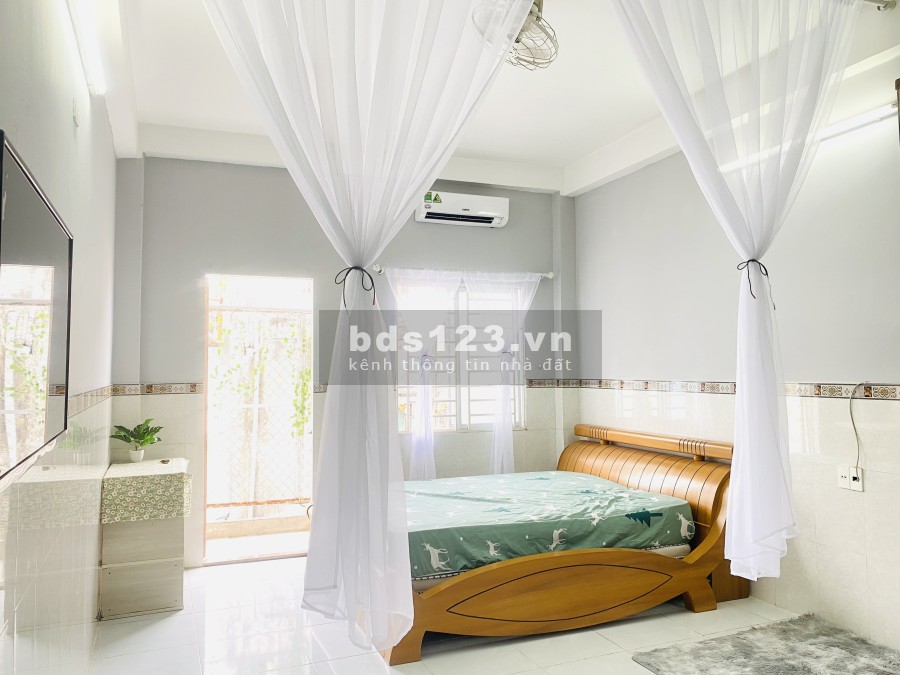 Căn hộ diện tích 60m2, ban công full nội thất, free 1/2 tháng, free nước, nét, giá 6tr5