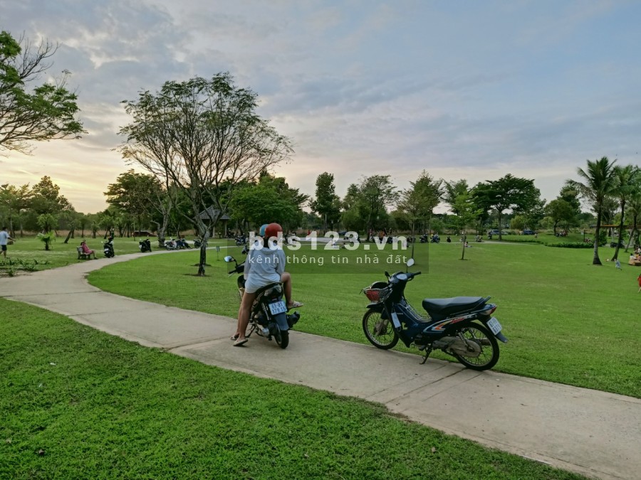 Tôi muốn bán hết tài sản hiện có gần KCN ở Bến Cát, Bình Dương đường rộng 25m, full thổ cư