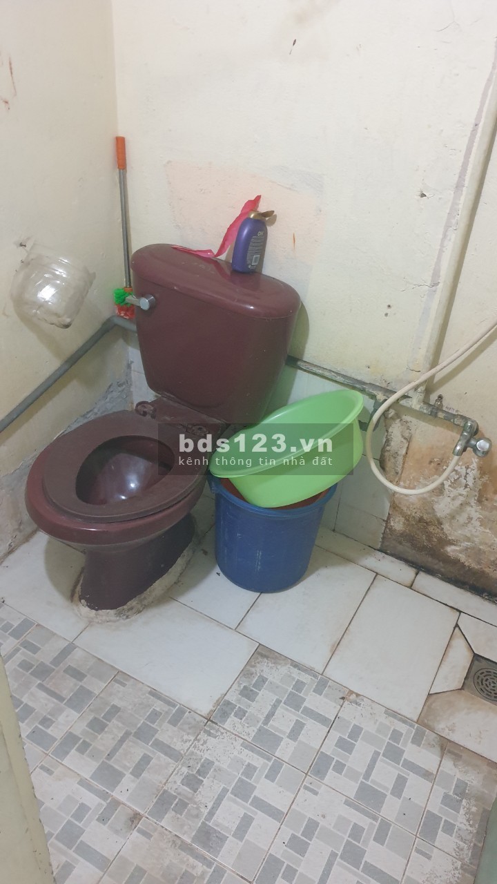 Phòng Máy Lạnh Tolet Trong Phòng giá 1tr7 Gần Chợ Hoà Hứng Địa chỉ 493/8 Cách Mạng Tháng Tám