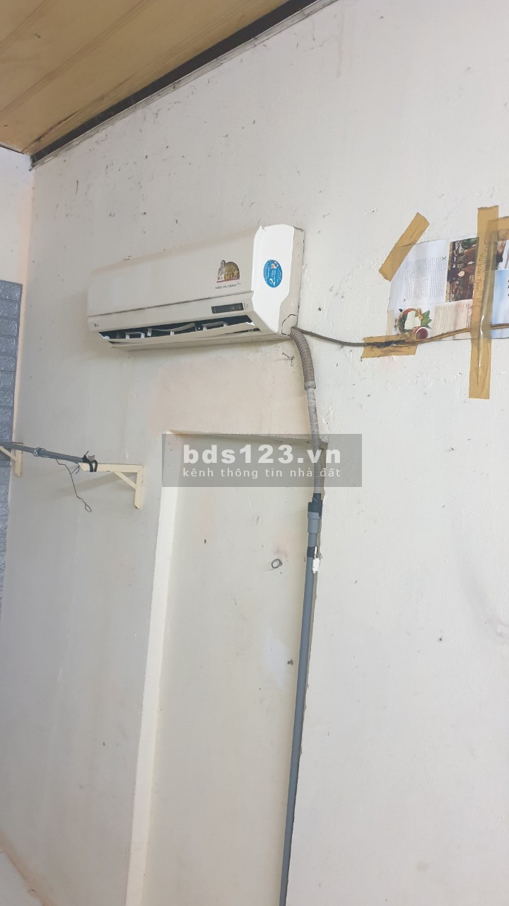 Phòng Máy Lạnh Tolet Trong Phòng giá 1tr7 Gần Chợ Hoà Hứng Địa chỉ 493/8 Cách Mạng Tháng Tám