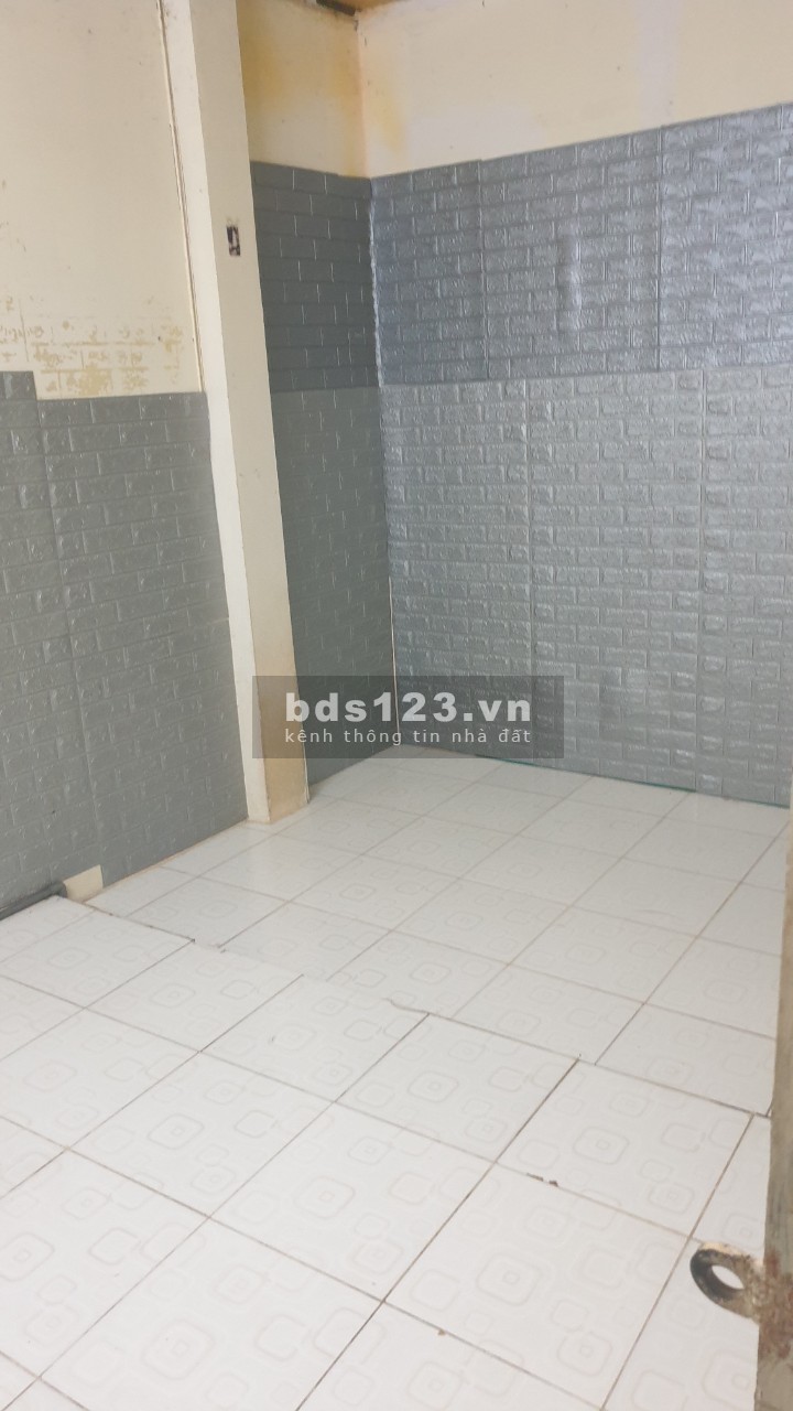 Phòng Máy Lạnh Tolet Trong Phòng giá 1tr7 Gần Chợ Hoà Hứng Địa chỉ 493/8 Cách Mạng Tháng Tám