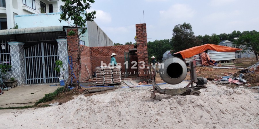 Đỗ nợ bán gấp 250m2 đất mặt tiền Khu đô thị Vsip giá 1tỷ2/ 1 sổ có hỗ trợ vay 3 bên