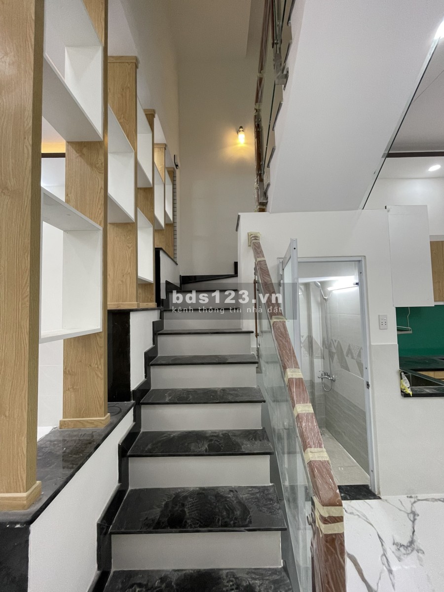 Nhà bán chính chủ có sổ hồng đầy đủ, diện tích sử dụng 4X12,5 giá 4ty6 thương lượng