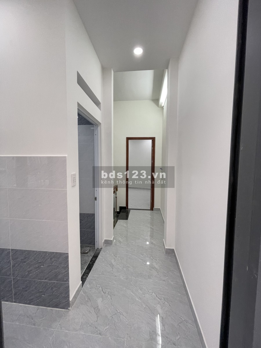 Nhà bán chính chủ có sổ hồng đầy đủ, diện tích sử dụng 4X12,5 giá 4ty6 thương lượng