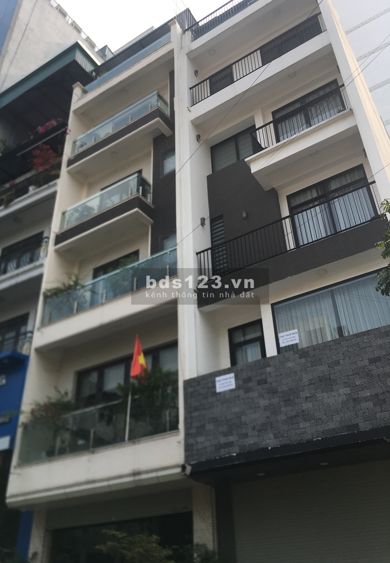 Giá cực tốt Hồng Tiến 6 tầng dt 130m2 thang máy gara 2 ô tô chỉ 115 triệu/m2, lh 0368548338