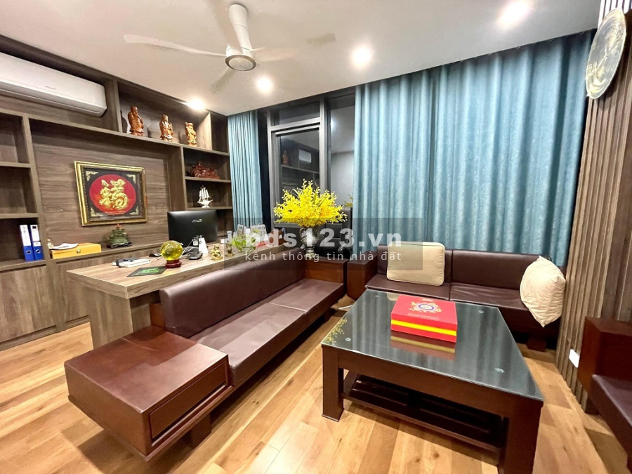 Giá cực tốt Hồng Tiến 6 tầng dt 130m2 thang máy gara 2 ô tô chỉ 115 triệu/m2, lh 0368548338