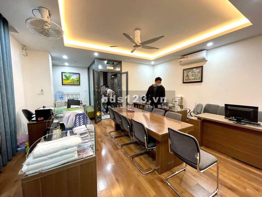 Giá cực tốt Hồng Tiến 6 tầng dt 130m2 thang máy gara 2 ô tô chỉ 115 triệu/m2, lh 0368548338