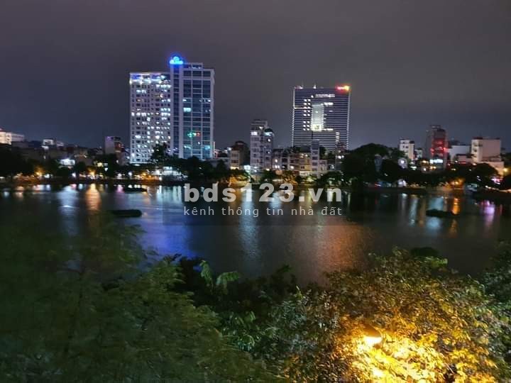 Bán nhà lô góc mặt hồ Xã Đàn quận Đống, viu đẹp, diện tích sử dụng 70m2 đúc kiên có 5 tầng
