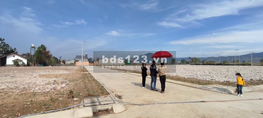 Đất phân lô ven Đà Lạt thị trấn Đinh Văn, Lâm Hà, Lâm Đồng đường trước nhà rộng 7m