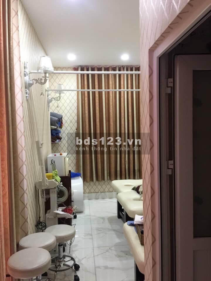 Nhà đẹp vô ở ngay đầy đủ hẻm to ô tô tránh, khu dân cư đông đúc, hàng xóm văn minh