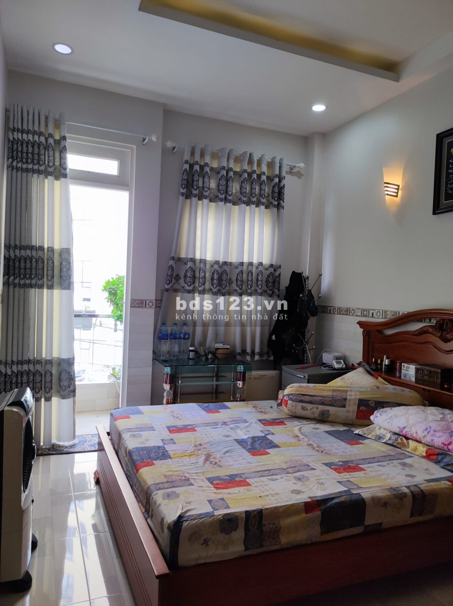 (Gò Vấp)Gấp quá ! giảm sâu 1tỷ, nhà mặt tiền Nguyễn Oanh, phường 7, dt 64m2, 3 lầu, giá còn 9.5 tỷ