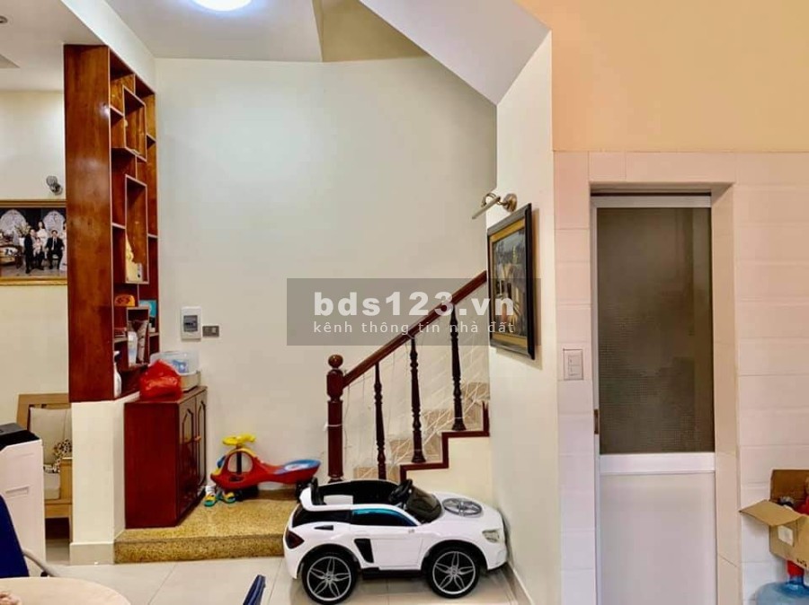 Bán gấp nhà ở Minh Khai Hoàng Mai, diện tích 55m2, 3 tầng , ngõ thông kinh doanh đẹp