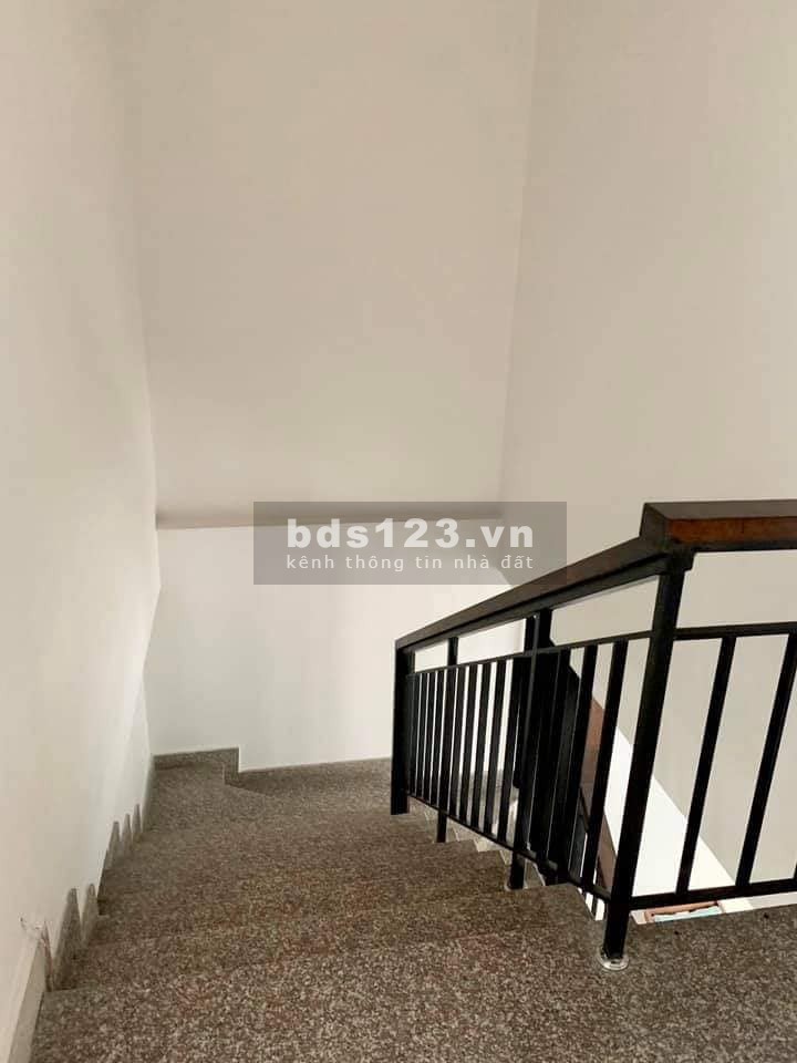 Bán gấp nhà xinh nguyên căn Lái Thiêu pháp lý giấy tờ đầy đủ, đường hẻm xe hơi ra vào