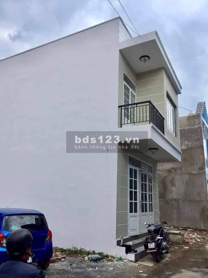 Bán gấp nhà xinh nguyên căn Lái Thiêu pháp lý giấy tờ đầy đủ, đường hẻm xe hơi ra vào
