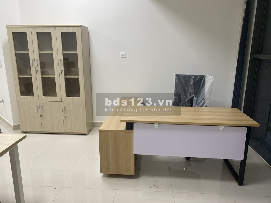 Văn phòng OT Quận 2 diện tích sử dụng 45m2, full nội thất bàn ghế - giá rẻ chốt nhanh