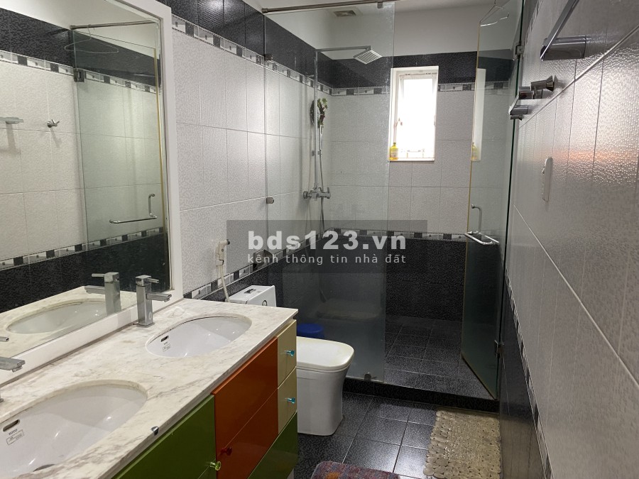 Cho thuê nhà diện tích sử dụng 7 x 24, 1 trệt 3 lầu đường Lý Phục Man, Quận 7 giá tốt