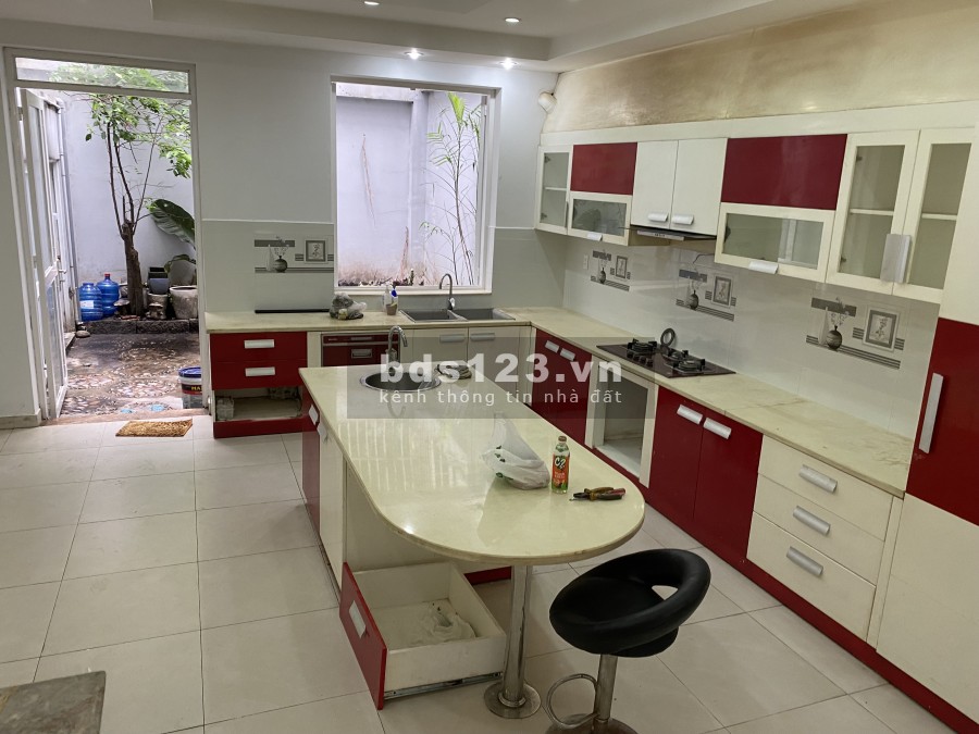 Cho thuê nhà diện tích sử dụng 7 x 24, 1 trệt 3 lầu đường Lý Phục Man, Quận 7 giá tốt