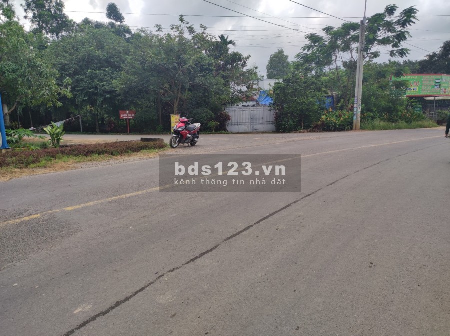 Bán lô đất diện tích 851m2 đất vườn view sông, đường hiện hữu, cách QL.1A chỉ 9km