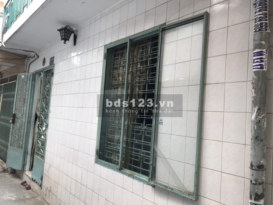 Chính chủ cần bán căn nhà 1 trệt 1 lầu hẻm 2m, sổ hồng chính chủ giá tốt thương lượng