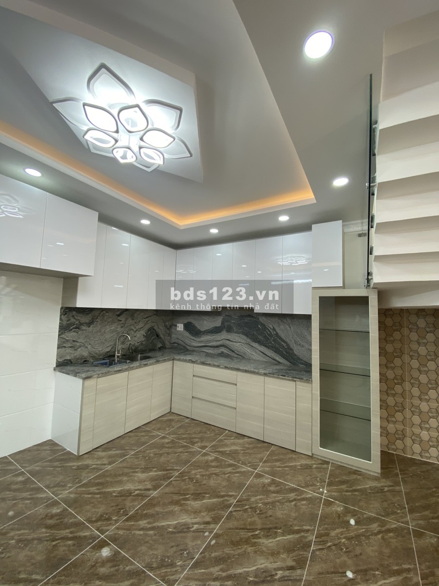Do dịch bệnh nên kẹt tiền cần bán gấp nhà mới xây giá 5.49 tỷ, thương lượng chính chủ