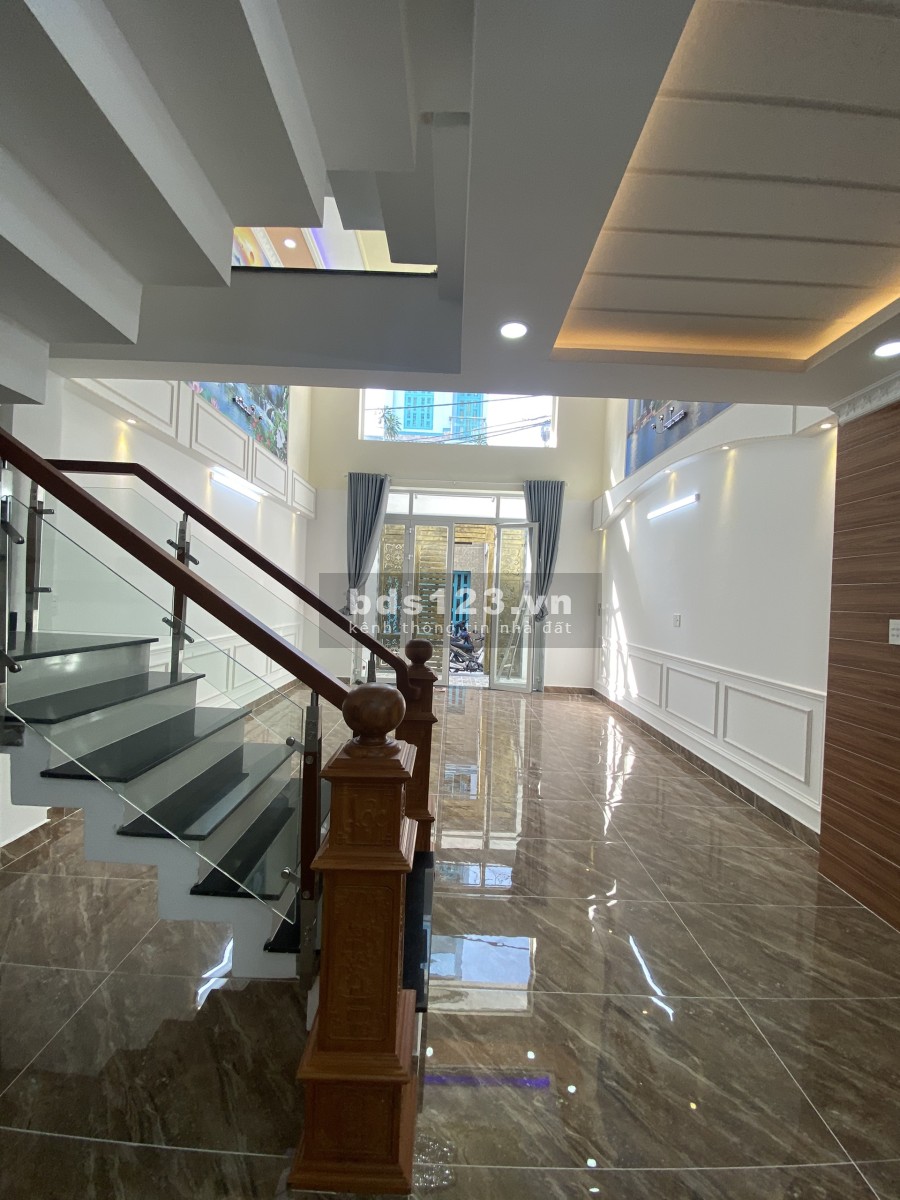 Do dịch bệnh nên kẹt tiền cần bán gấp nhà mới xây giá 5.49 tỷ, thương lượng chính chủ