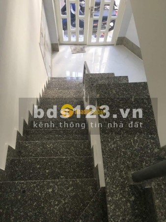 Nhà quận 3 đường Lý Chính Thắng diện tích sử dụng 33m2 giá bán chỉ 4,5 tỷ sổ sẵn