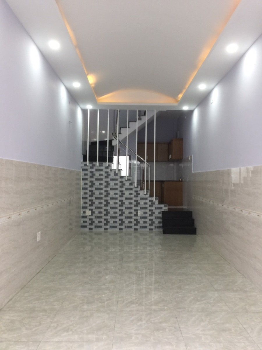 Bán nhà Quận Tân Bình, gần 50m2, 2 lầu, hẻm xe hơi 8m giá bán chỉ 4.05 tỷ, sổ chính chủ