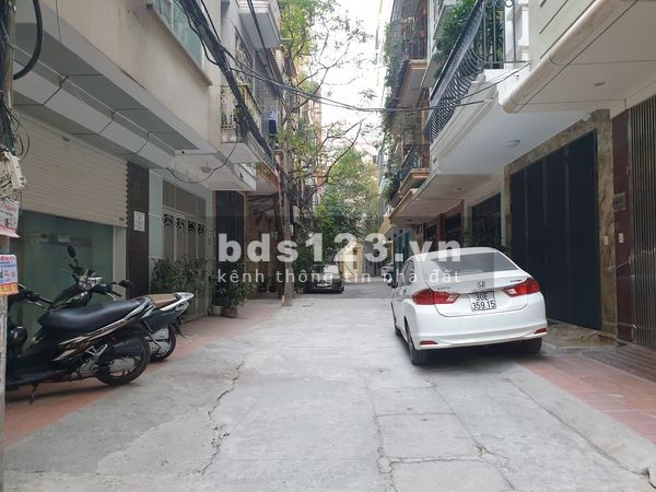 Bán nhà phân lô Hoàng Quốc Việt Quận Cầu Giấy giá bán 10.8 tỷ 5 tầng ô tô tránh, ngõ thông