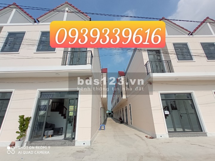 Cần bán căn nhà sổ riêng giá 700 triệu ngay thị trấn Đức Hoà, thổ cư 100%, sở hữu vĩnh viễn