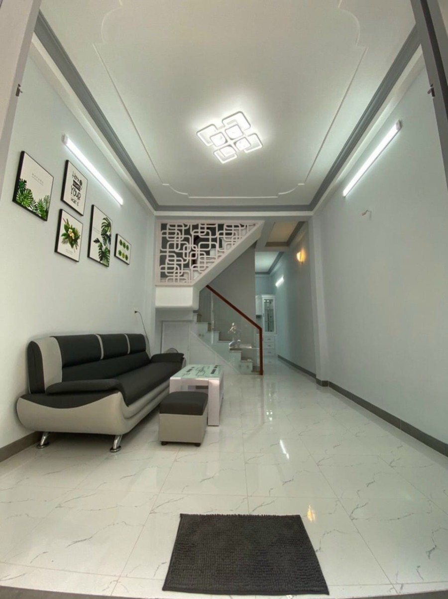 Bán nhà Quận Tân Bình, gần 50m2, 2 lầu, hẻm xe hơi 8m giá bán chỉ 4.05 tỷ, sổ chính chủ