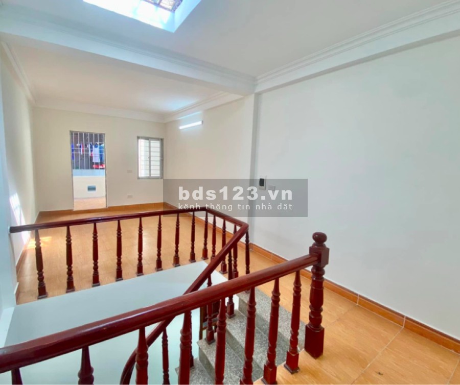 Bán nhà nguyên căn đẹp Lĩnh Nam, diện tích 30m2 4 tầng 3 ngủ giá 2 tỷ ngắn lh 0912134582