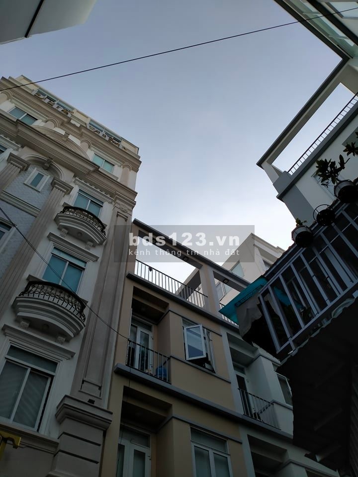 Bán nhà HXH Phạm Văn Đồng P13 Bình Thạnh 99m2 4 tầng BTCT, giá 11.2 tỷ.