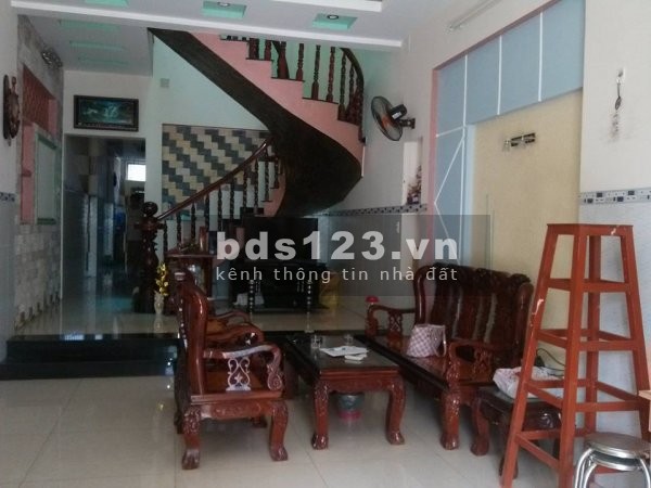 Bán nhà Phố Đức Giang, dtsd 64m2 nhà rất đẹp, mặt tiền rộng 4.5m cao 3 tầng giá bán 4.15 tỷ
