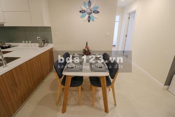 Cho thuê chung cư cao cấp Kosmo Tây Hồ 84m2 2PN 2WC full nội thất hiện đại. LH: 0963146006
