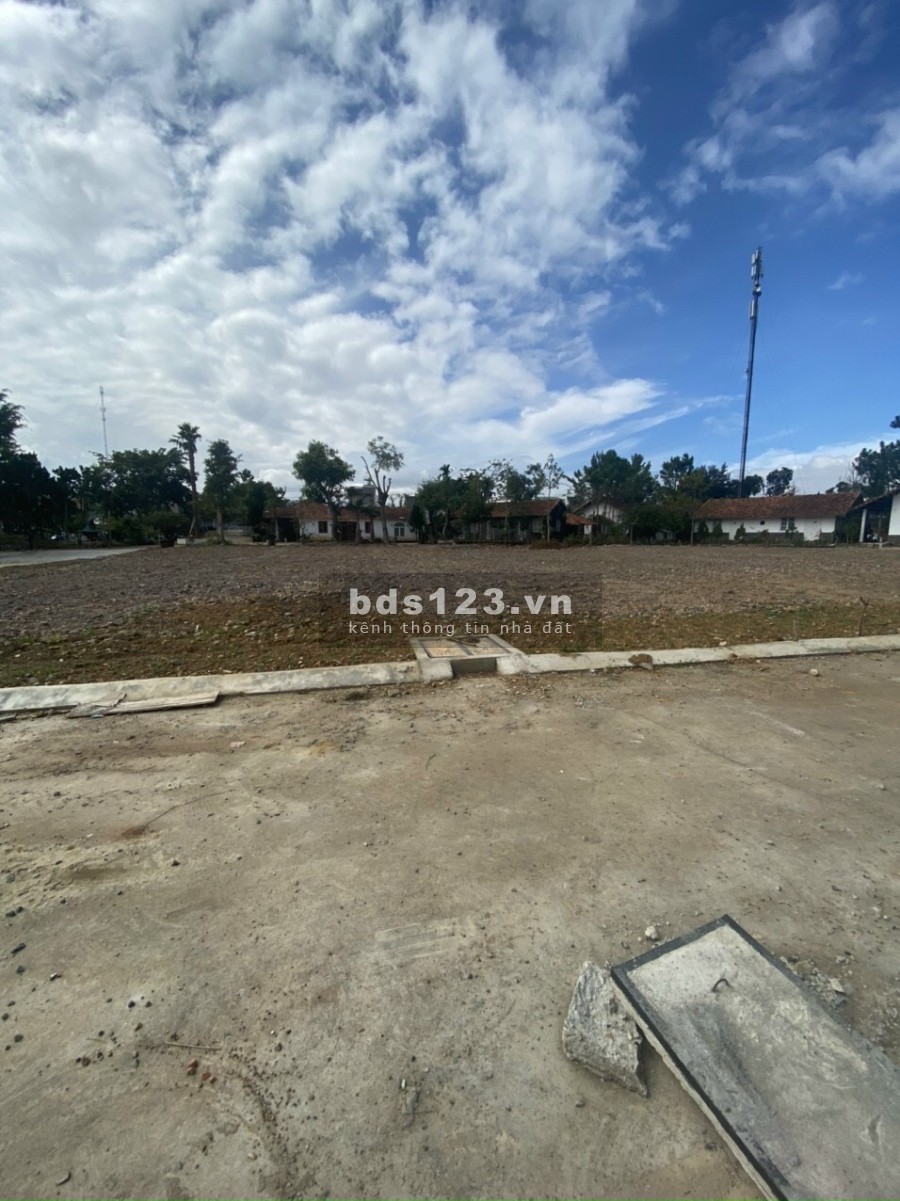 Cần bán đất ven thành phố Đà Lạt, liên hệ xem đất 0912925661, giá bán chỉ 1 tỷ/nền đất thổ cư