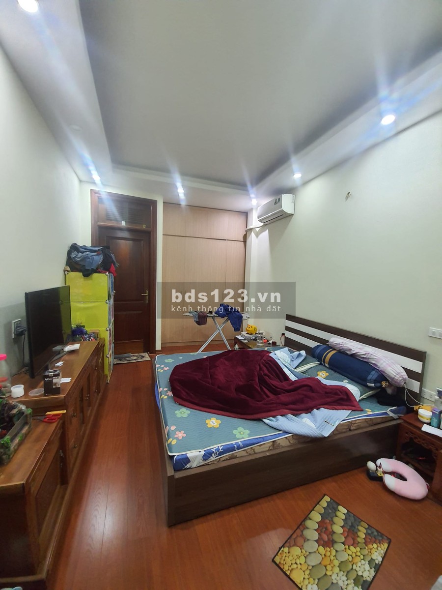 Siêu phẩm 5 sao bán nhà 4 tầng đúc ô tô Giang Biên Long Biên, diện tích 40m2, giá 5.x tỷ
