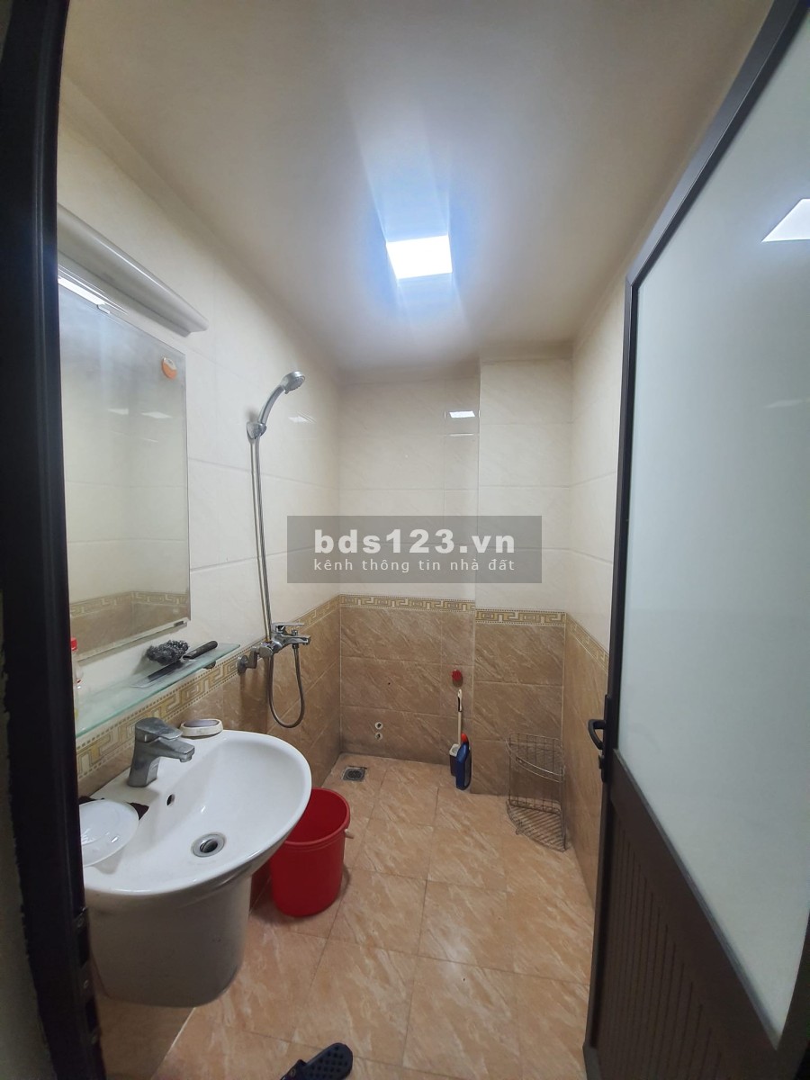Siêu phẩm 5 sao bán nhà 4 tầng đúc ô tô Giang Biên Long Biên, diện tích 40m2, giá 5.x tỷ