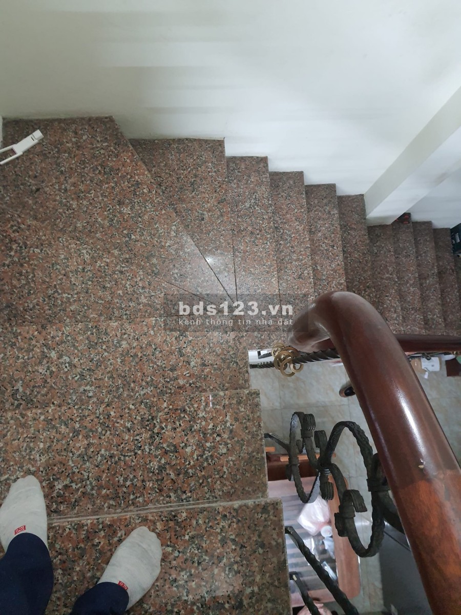 Siêu phẩm 5 sao bán nhà 4 tầng đúc ô tô Giang Biên Long Biên, diện tích 40m2, giá 5.x tỷ