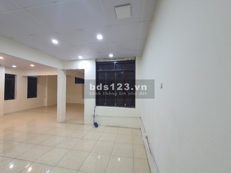 Cho thuê mặt bằng tầng 2 của biệt thự làm văn phòng, giá cho thuê 10 triệu/tháng, lh 0925388589