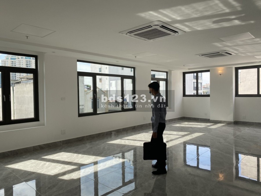 Ban quản lý cho thuê tòa nhà văn phòng nằm trên phố Dịch Vọng Hậu, Quận Cầu Giấy